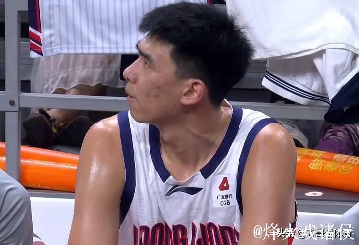 抬走下一个！CBA豪门3分险胜3连胜，被寄予厚望的他7中1